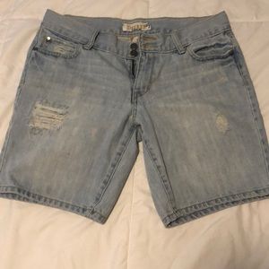 Light blue jean shorts (Bermuda)